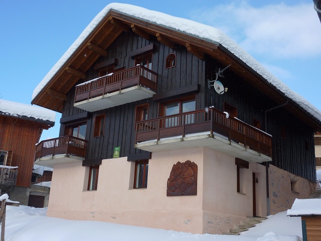 https://espace-ptl.ancv.com/appli/butterfly/data/medias_PA/PHOTOS/403452001001/4034520010014D779xVtzZ-Chalet le Paret en hiver.JPG